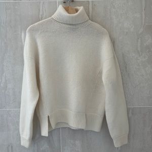 Giorgio Armani wool turtleneck sweater Size 40.